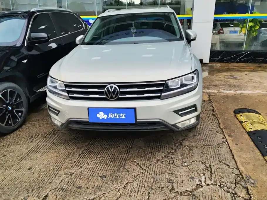 Volkswagen Tiguan L — фото 10