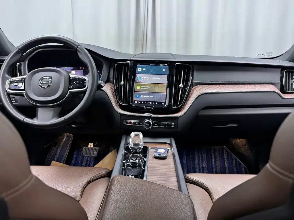 Volvo XC60 — фото 2