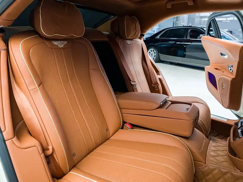Bentley Flying Spur PHEV — фото 8