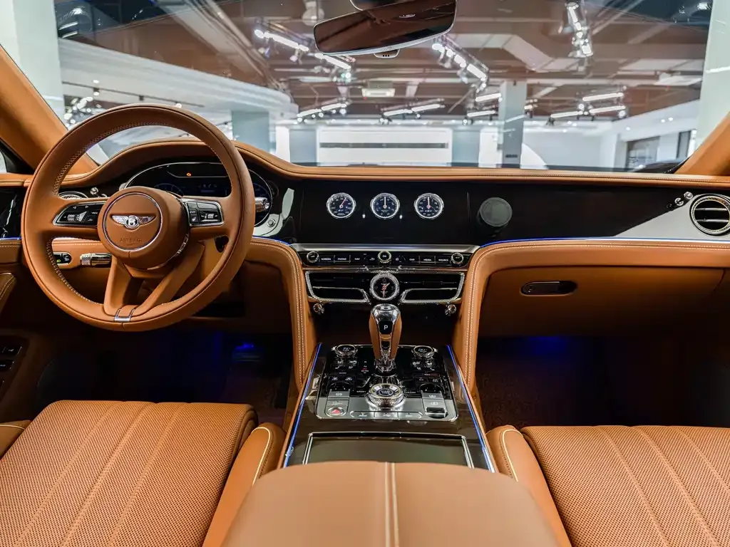 Bentley Flying Spur PHEV — фото 7