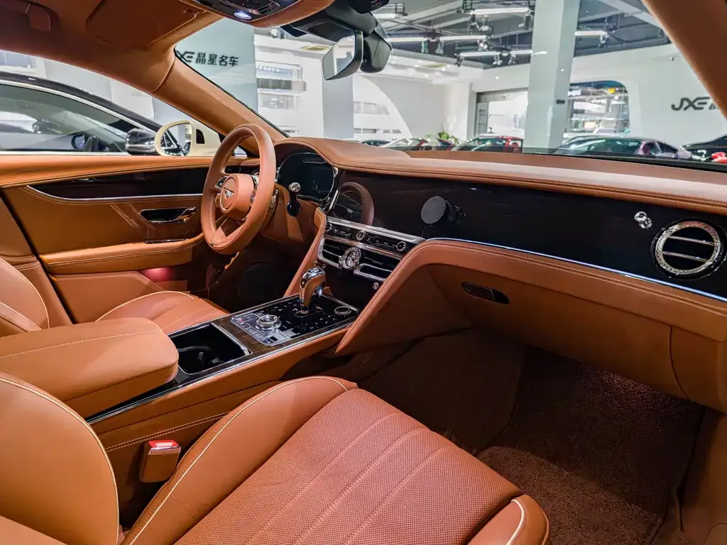 Bentley Flying Spur PHEV — фото 9