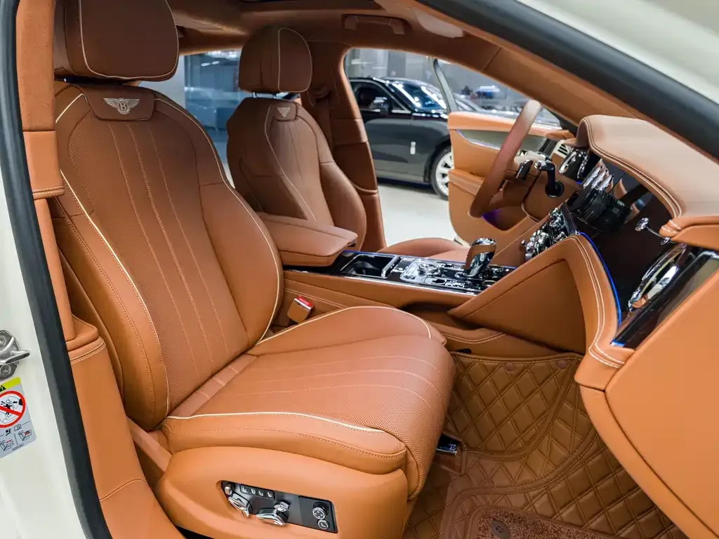Bentley Flying Spur PHEV — фото 6