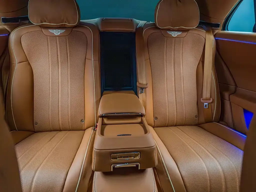 Bentley Flying Spur PHEV — фото 10