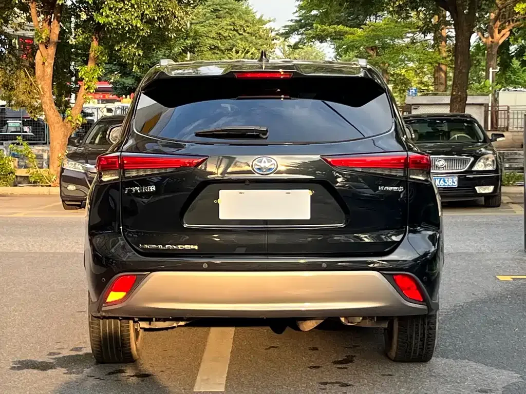 Toyota Highlander — фото 6