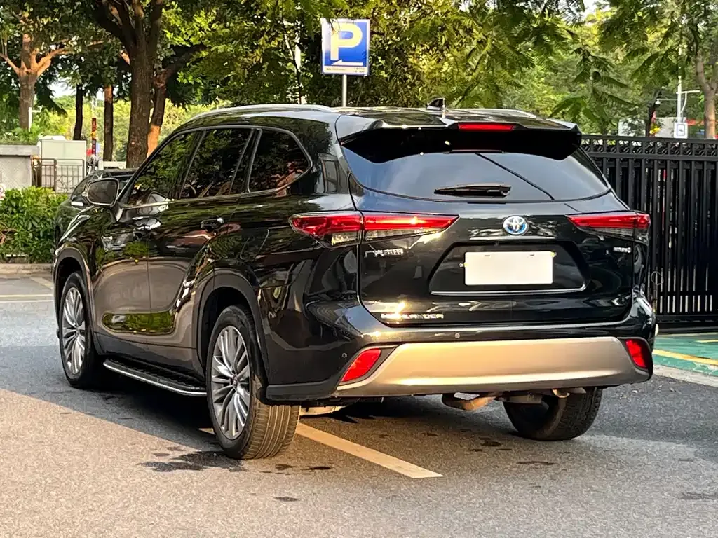 Toyota Highlander — фото 8