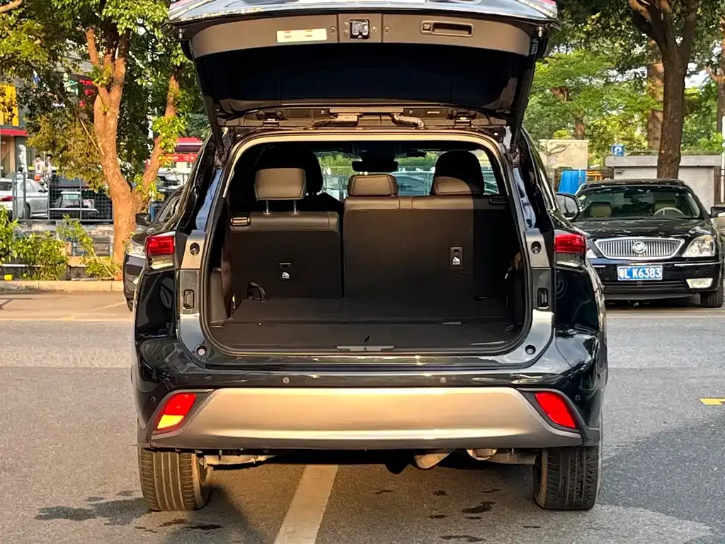 Toyota Highlander — фото 9