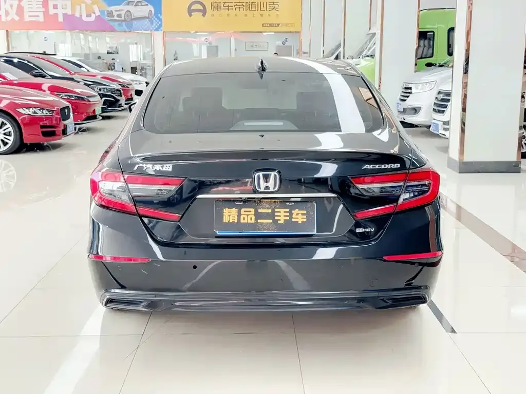 Honda Accord — фото 9
