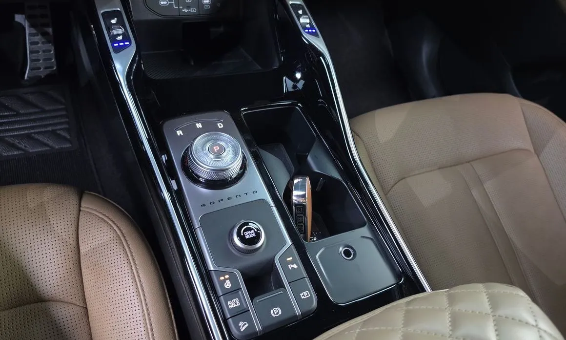 Kia Sorento — фото 9