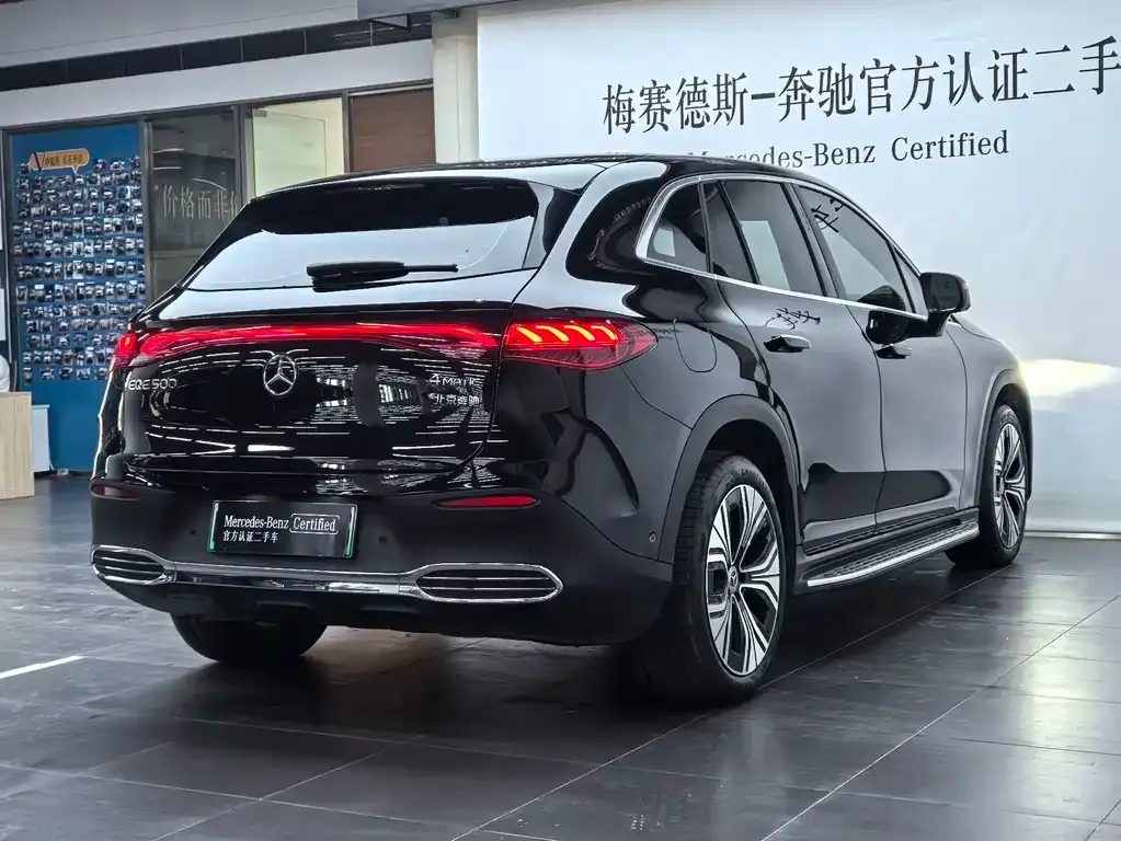 Mercedes-Benz EQE SUV — фото 4