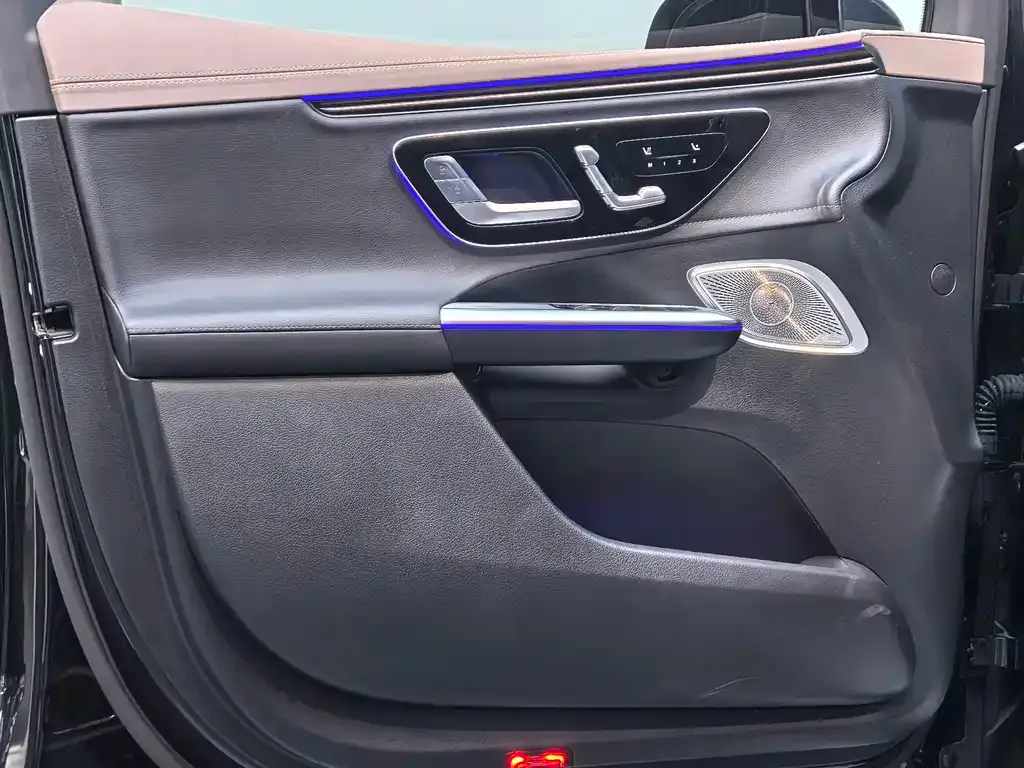 Mercedes-Benz EQE SUV — фото 10