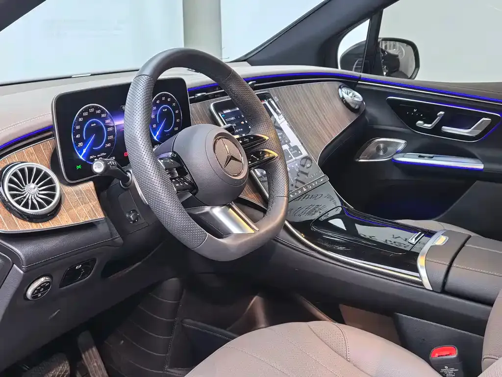Mercedes-Benz EQE SUV — фото 2