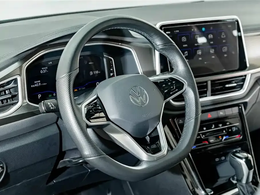 Volkswagen T-Roc — фото 5