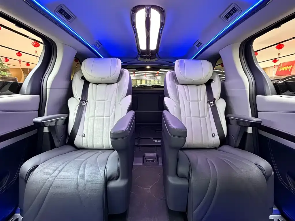 Toyota Sienna — фото 7