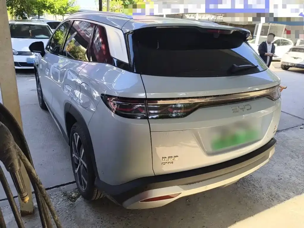 BYD L DM-i — фото 9