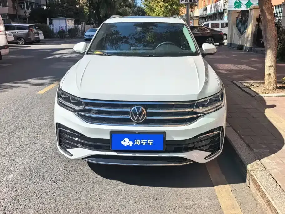 Volkswagen Tiguan L — фото 10