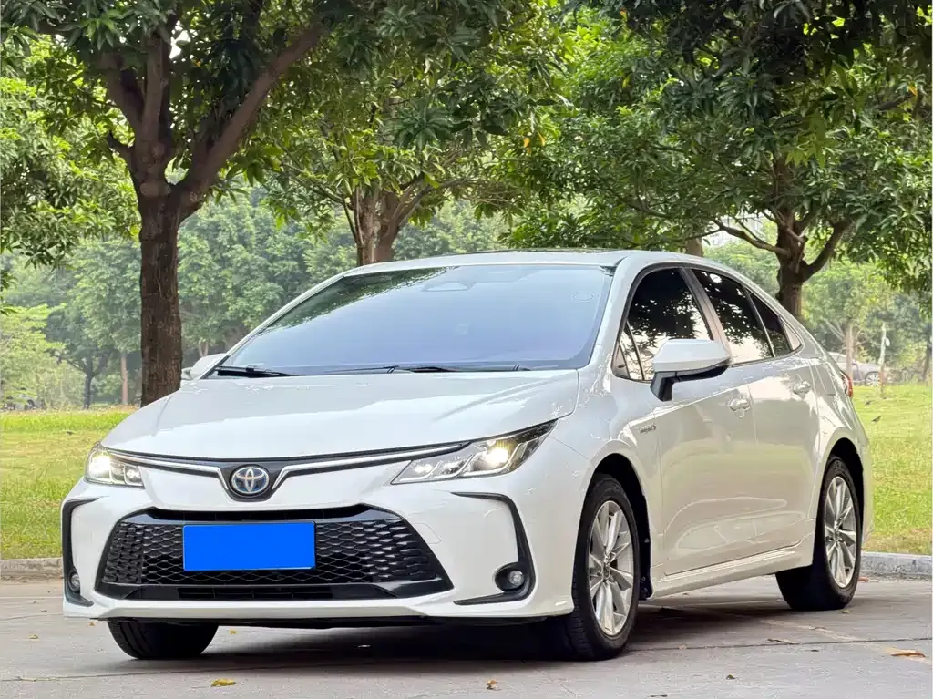 Toyota Corolla — фото 1