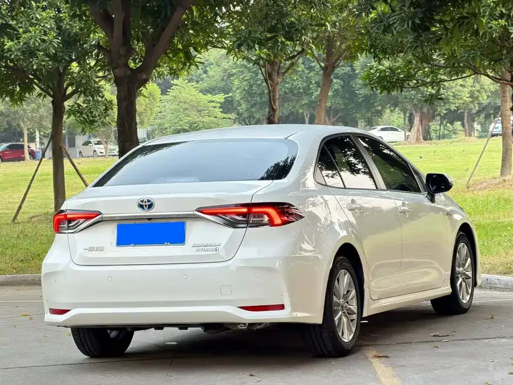 Toyota Corolla — фото 9