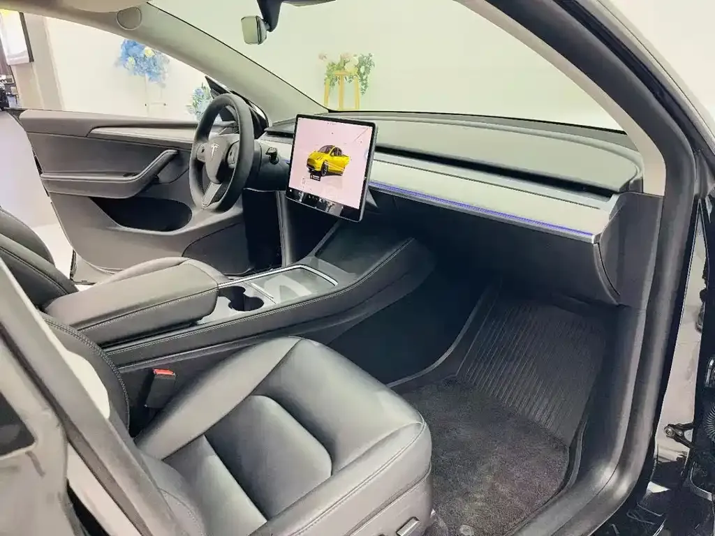 Tesla Model Y — фото 4