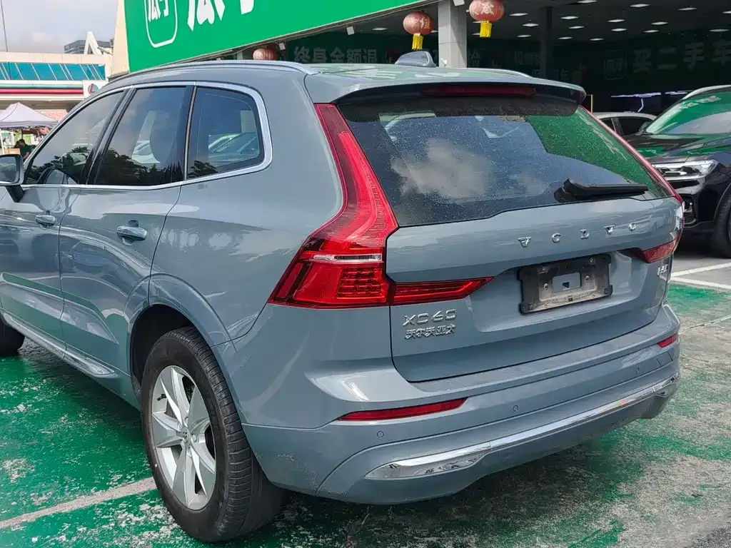 Volvo XC60 — фото 10