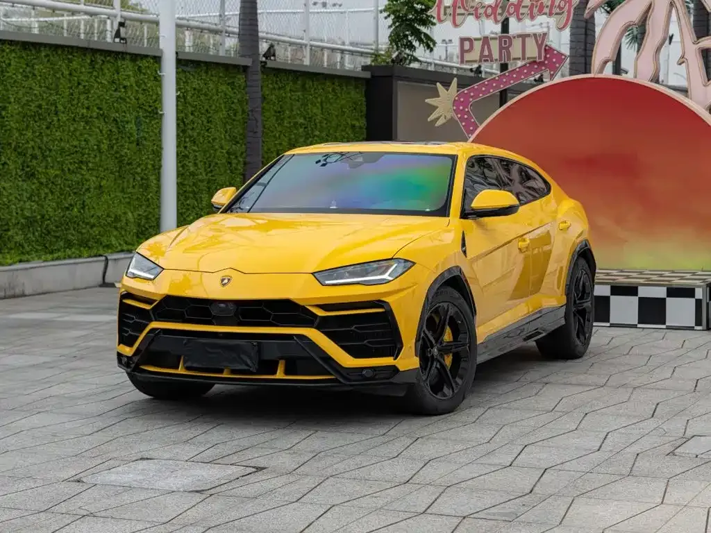 Lamborghini Urus — фото 1