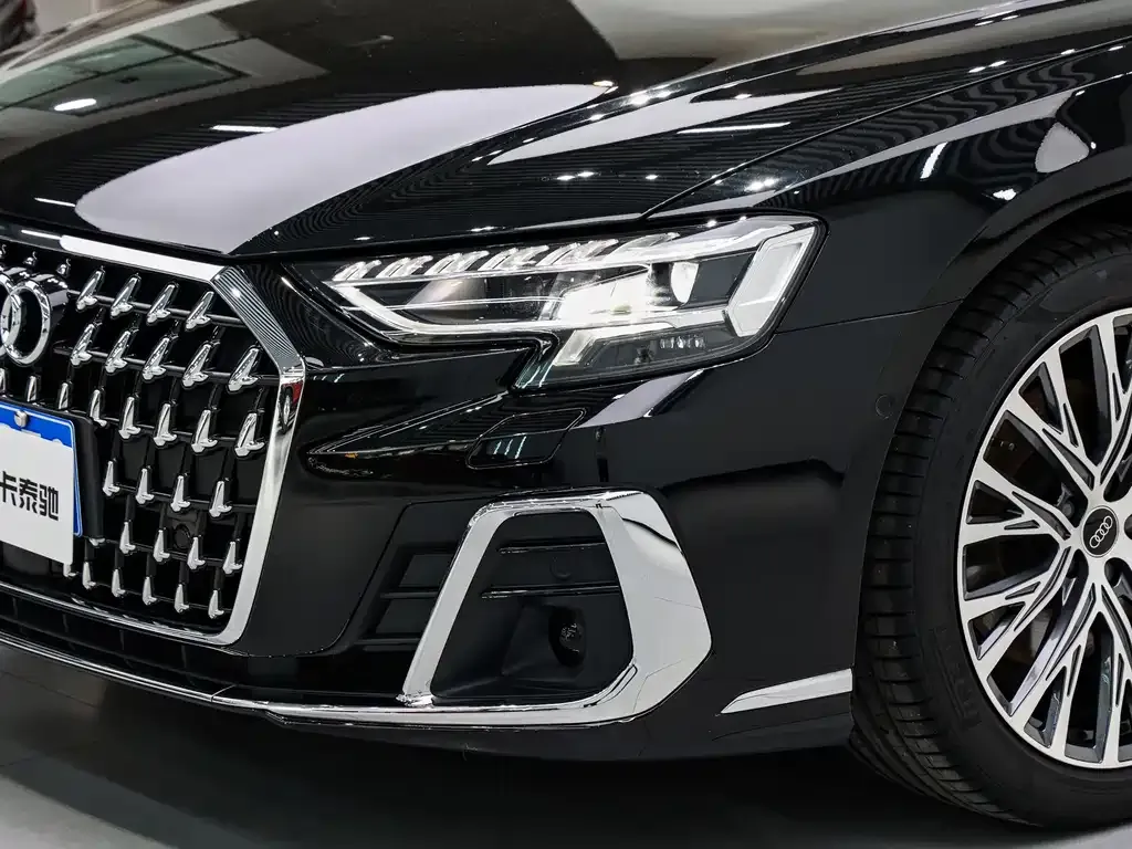Audi A8 — фото 5