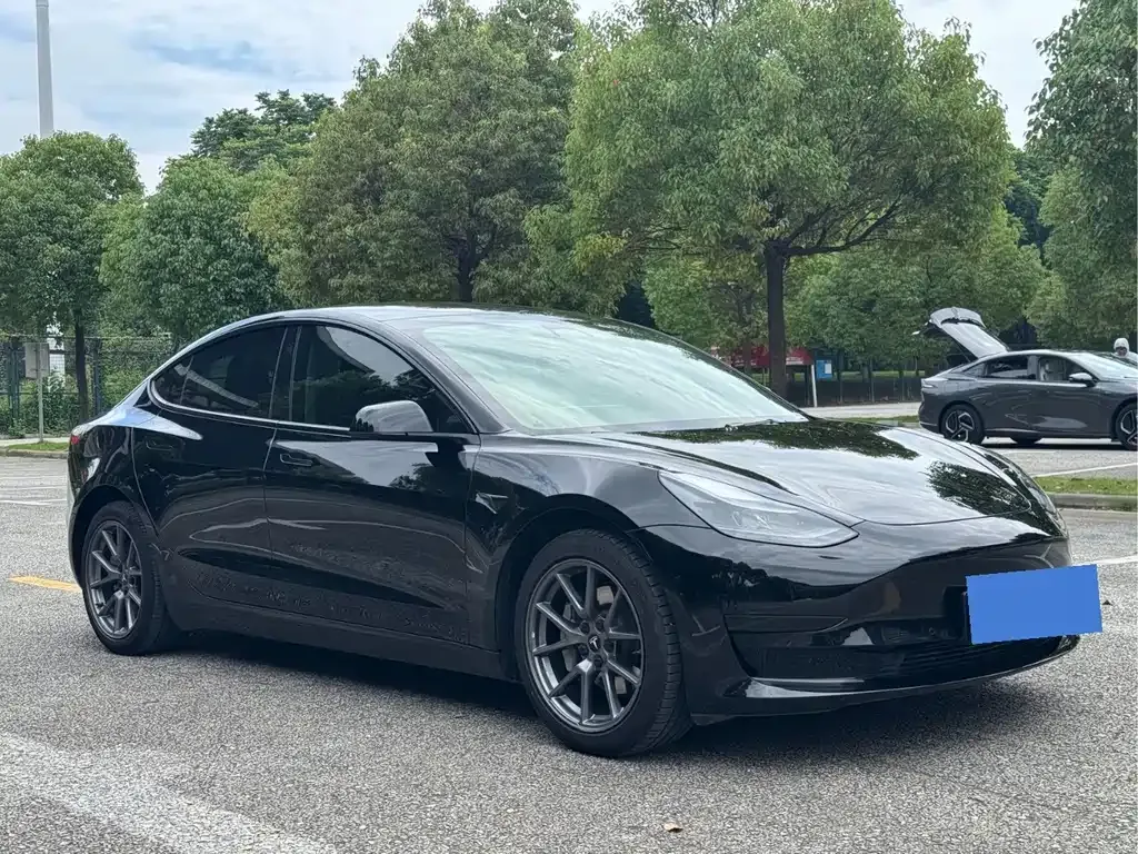 Tesla Model 3 — фото 4