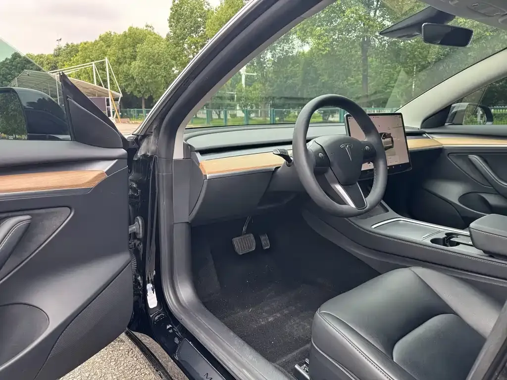 Tesla Model 3 — фото 7