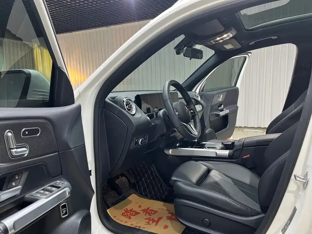 Mercedes-Benz GLB — фото 10