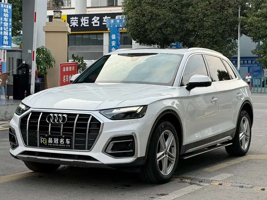 Audi Q5L — фото 1