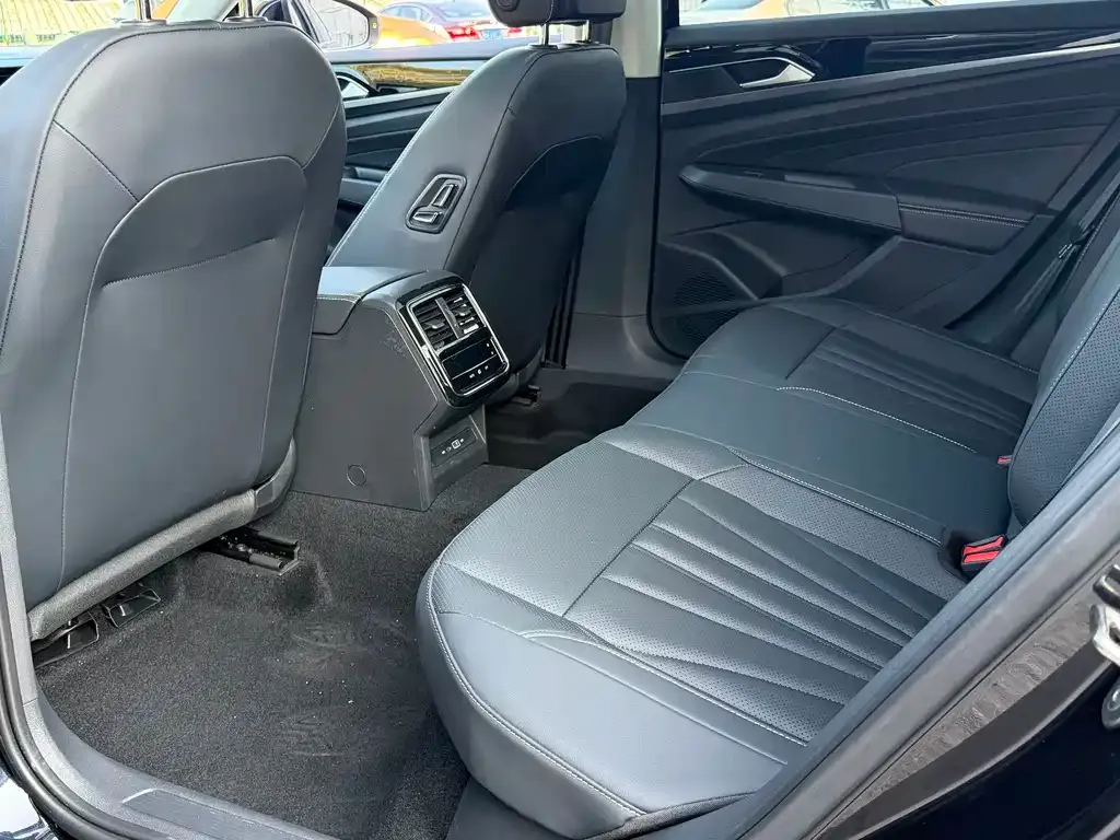 Volkswagen Passat — фото 10
