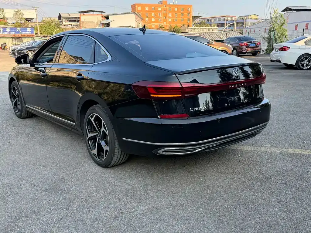 Volkswagen Passat — фото 8