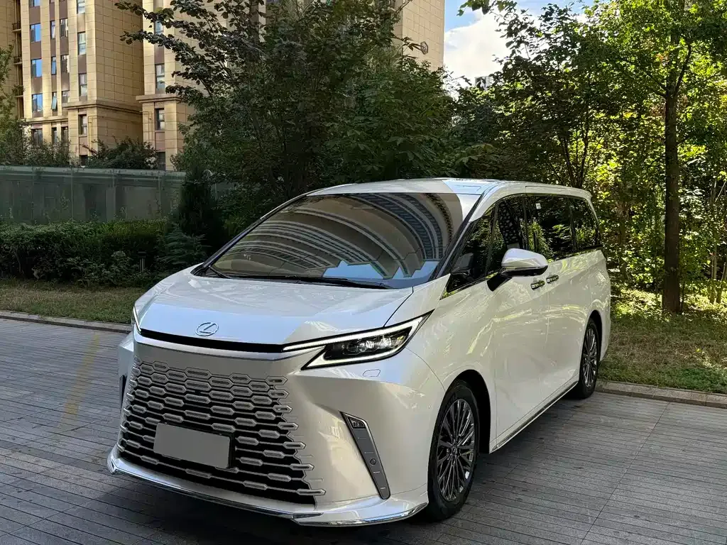 Lexus LM — фото 10