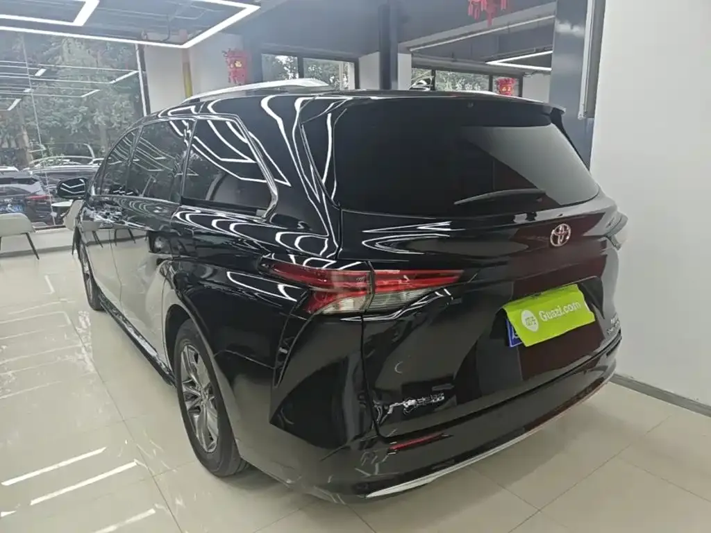 Toyota Sienna — фото 10