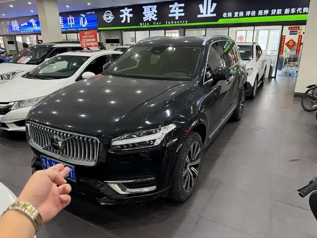 Volvo XC90 — фото 1