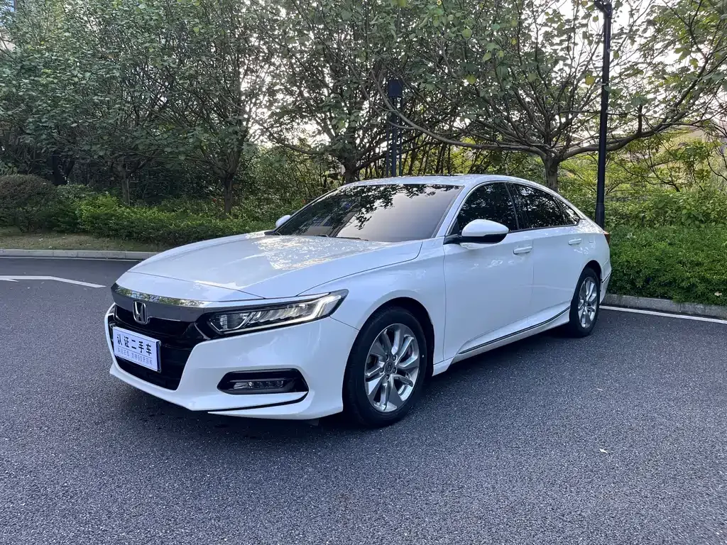 Honda Accord — фото 1