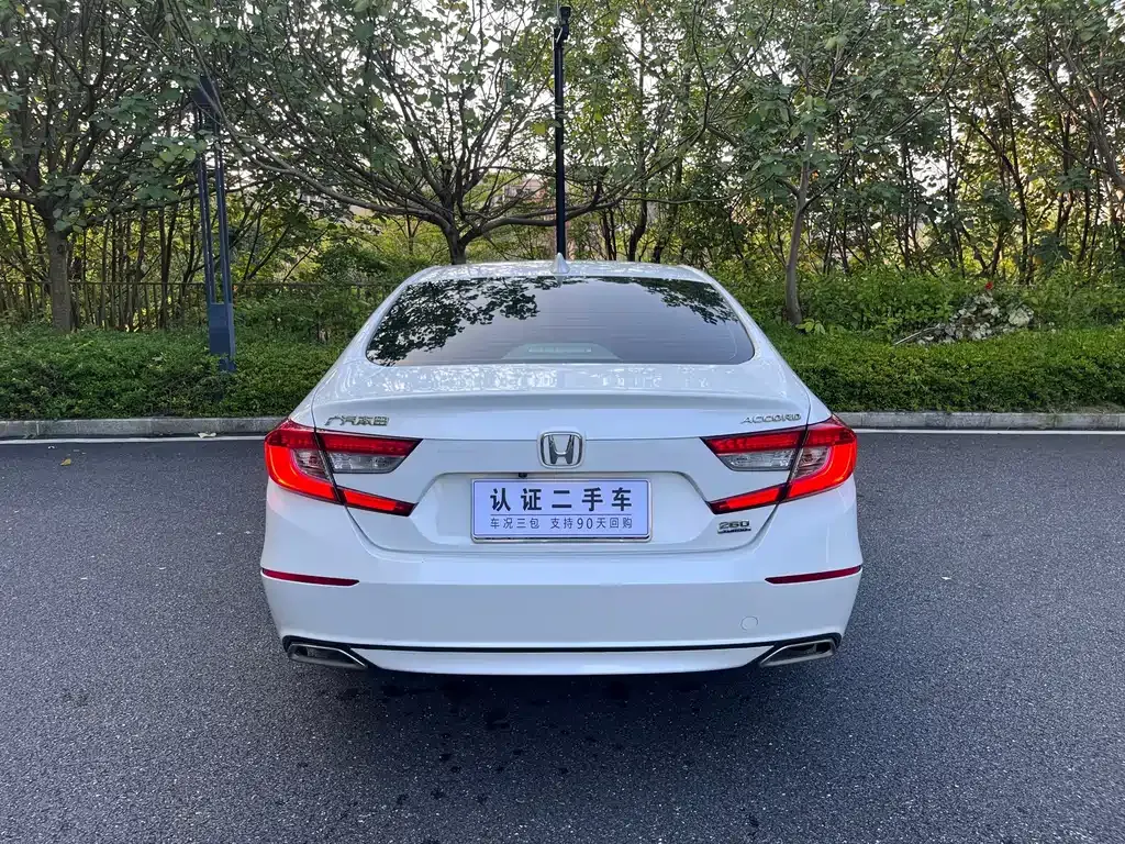 Honda Accord — фото 10