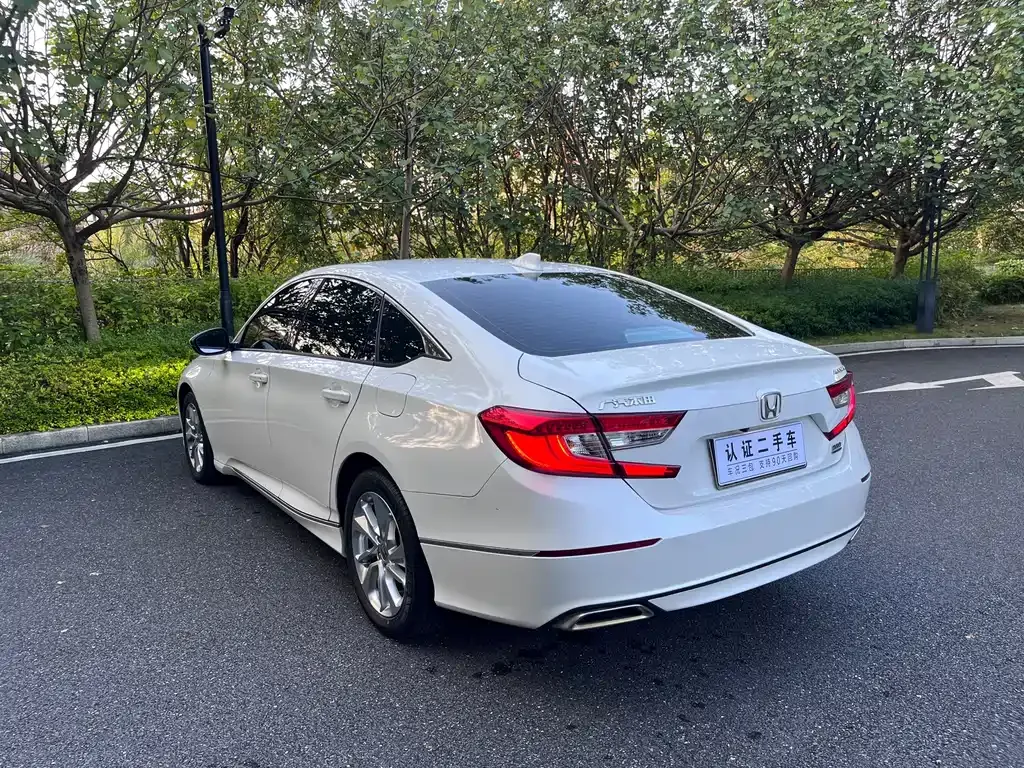 Honda Accord — фото 8