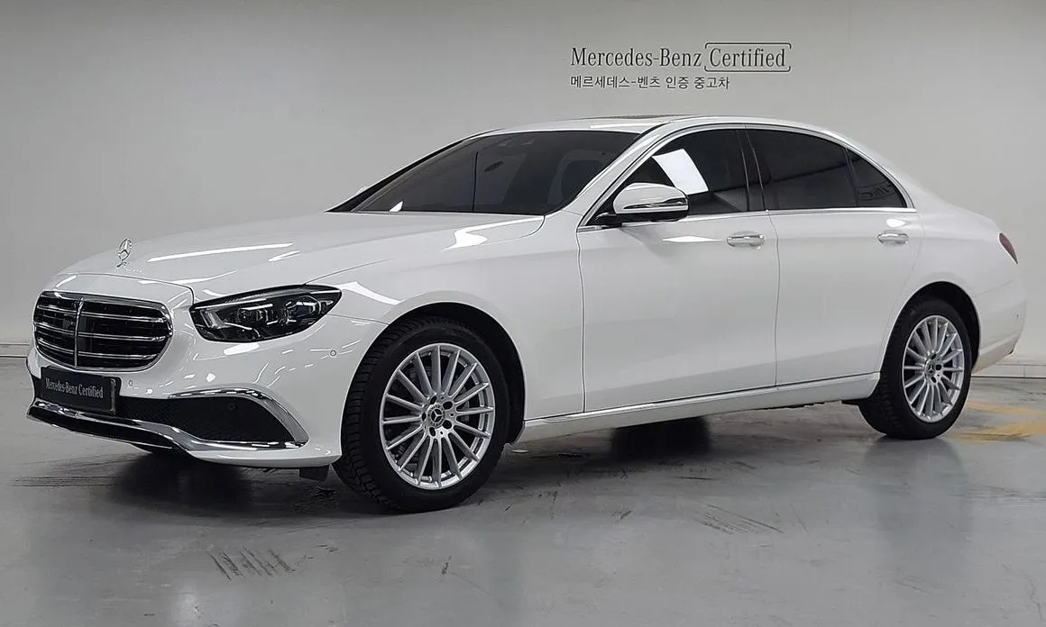 Mercedes-Benz E-Class — фото 1