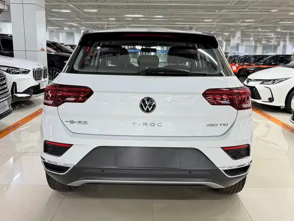 Volkswagen T-Roc — фото 9