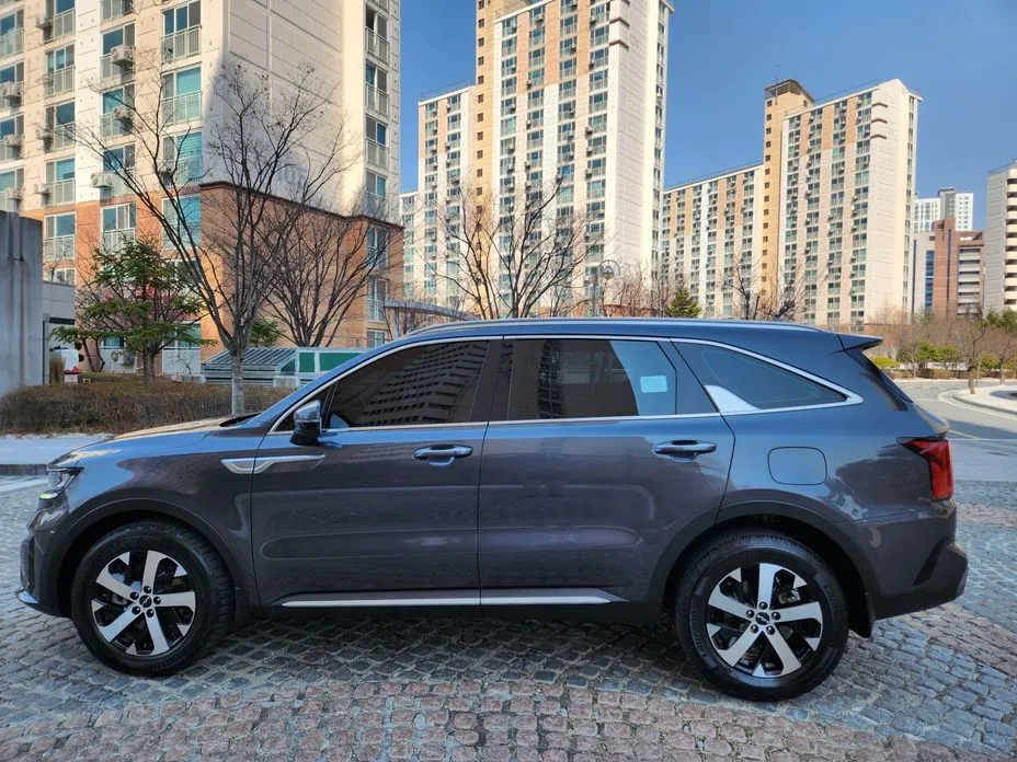 Kia Sorento — фото 7