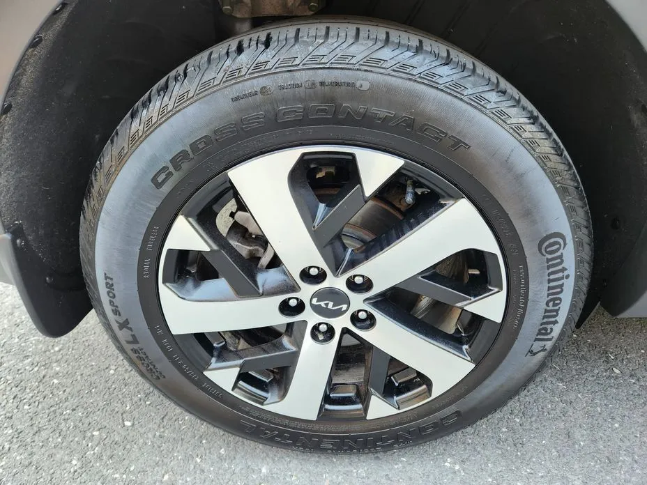 Kia Sorento — фото 9