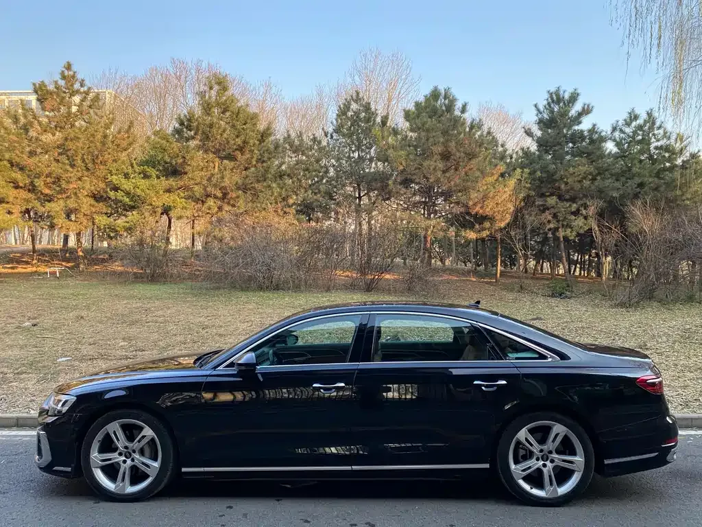 Audi A8 — фото 5