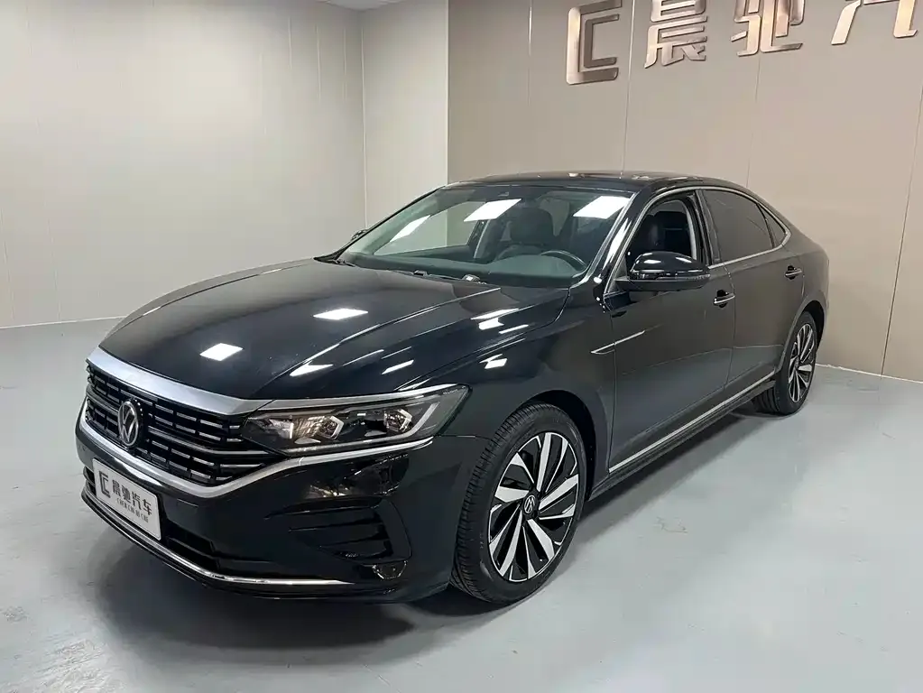 Volkswagen Passat — фото 1