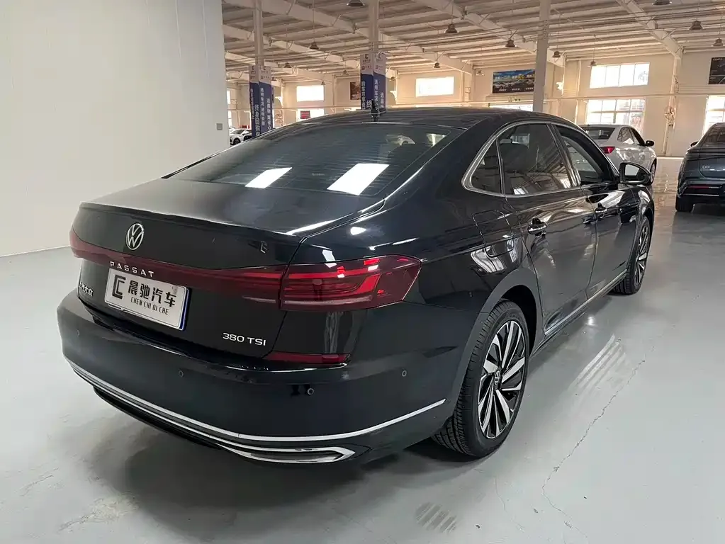 Volkswagen Passat — фото 8