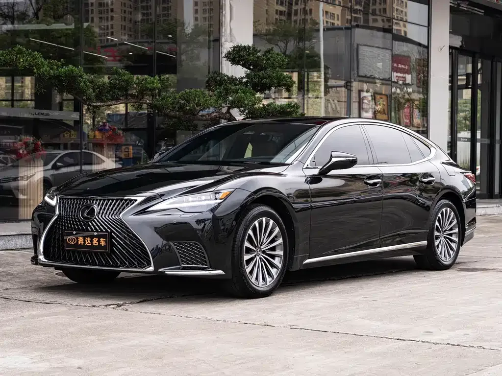 Lexus LS — фото 1
