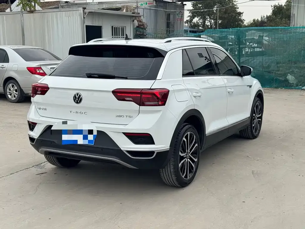 Volkswagen T-Roc — фото 9