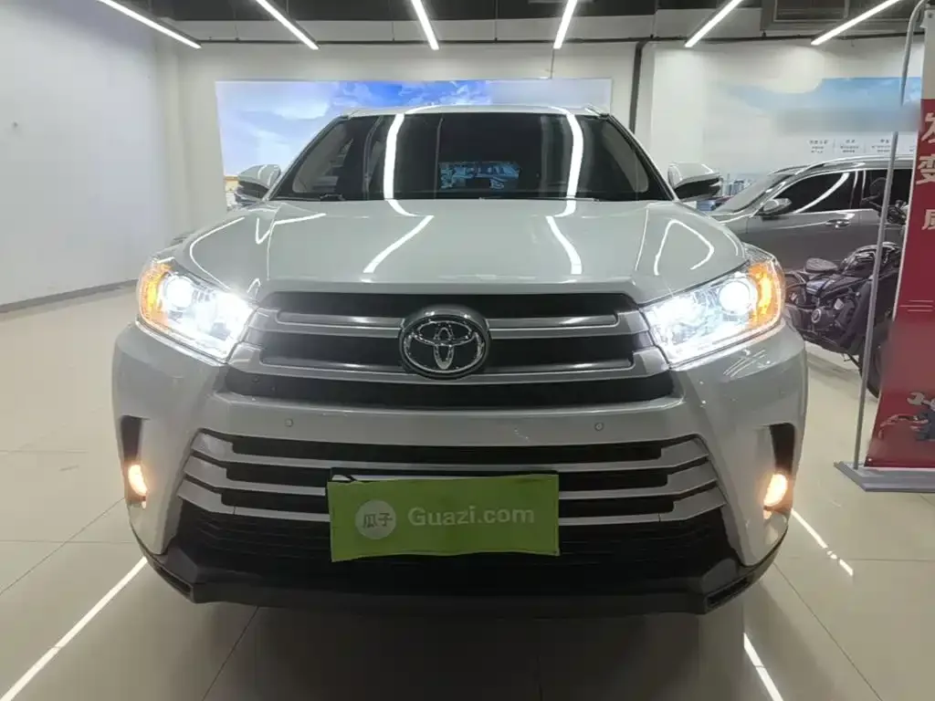 Toyota Highlander — фото 3
