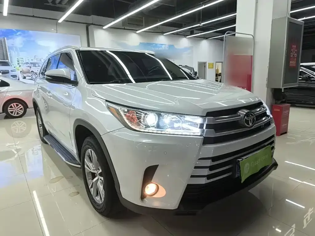 Toyota Highlander — фото 10