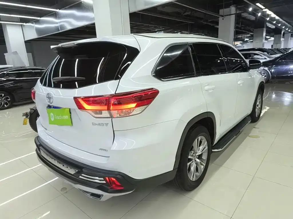 Toyota Highlander — фото 6