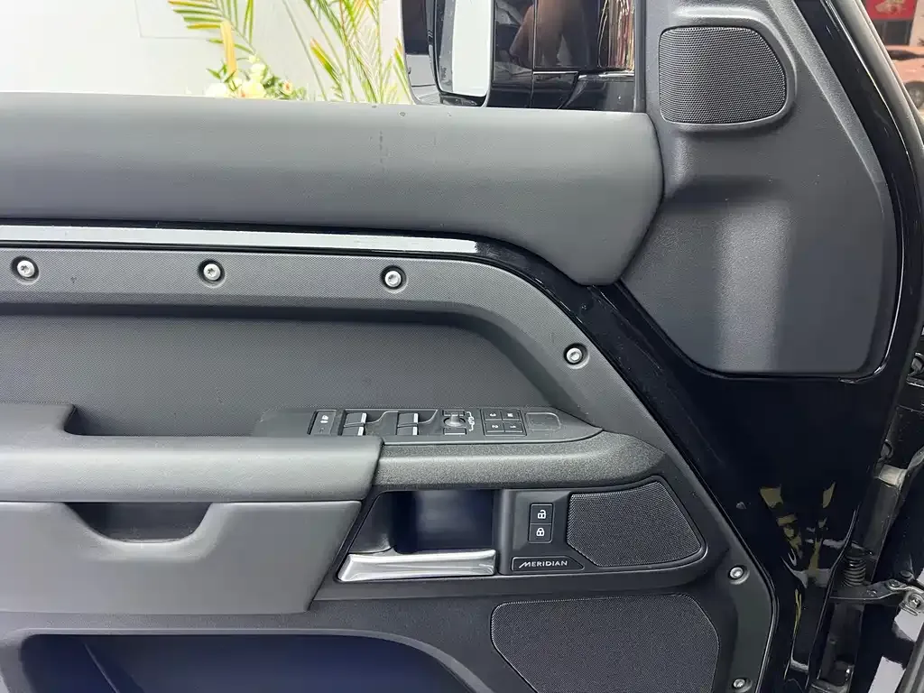 Land Rover Defender — фото 6